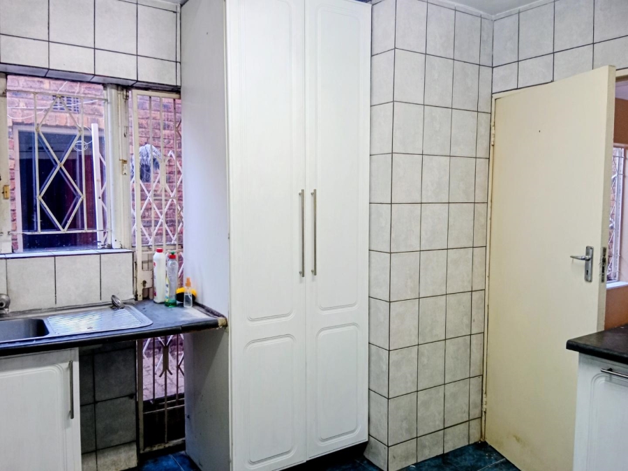 To Let 3 Bedroom Property for Rent in Corlett Gardens Gauteng