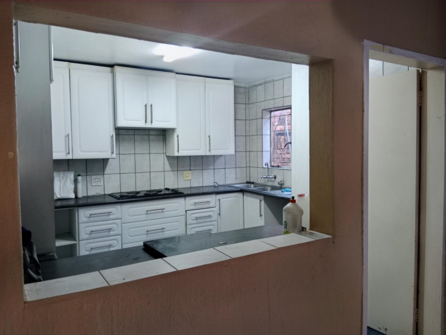 To Let 3 Bedroom Property for Rent in Corlett Gardens Gauteng