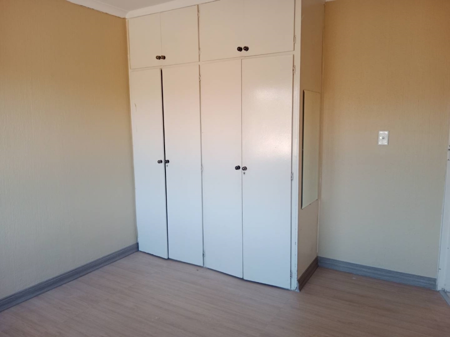 To Let 3 Bedroom Property for Rent in Corlett Gardens Gauteng