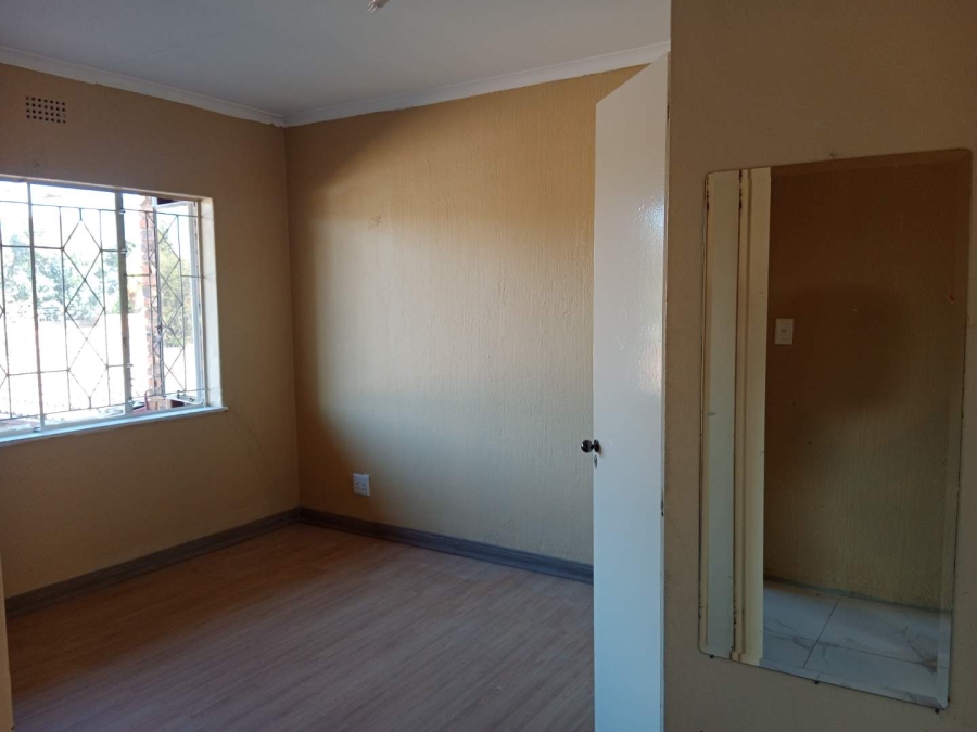 To Let 3 Bedroom Property for Rent in Corlett Gardens Gauteng
