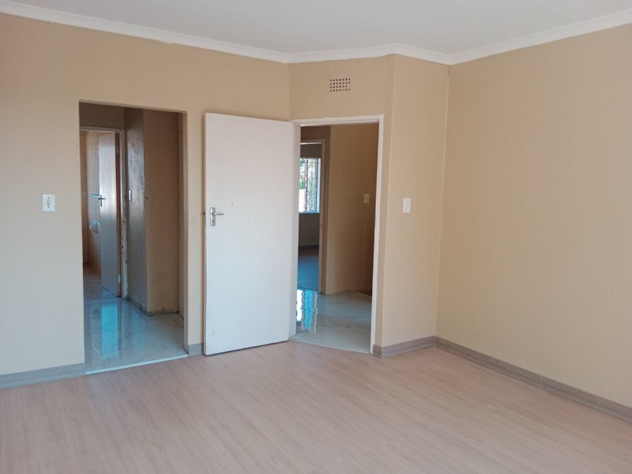 To Let 3 Bedroom Property for Rent in Corlett Gardens Gauteng