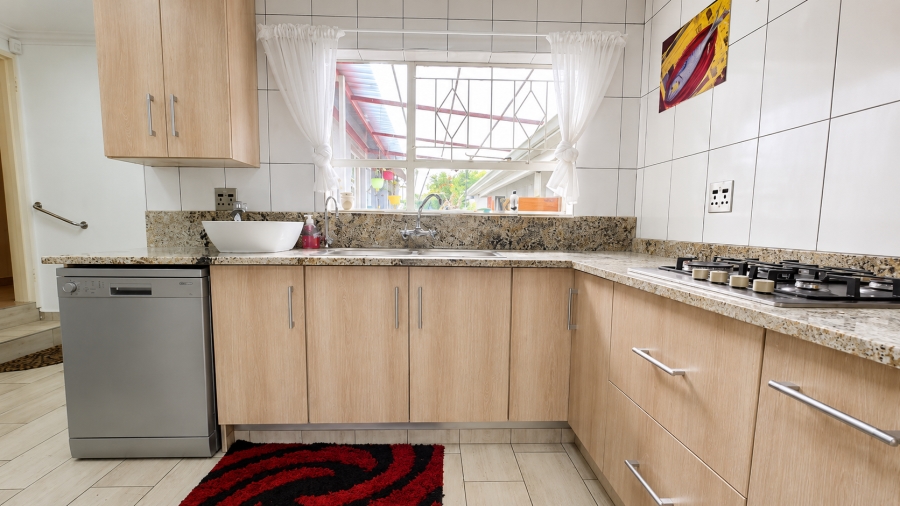 4 Bedroom Property for Sale in Glenvista Gauteng