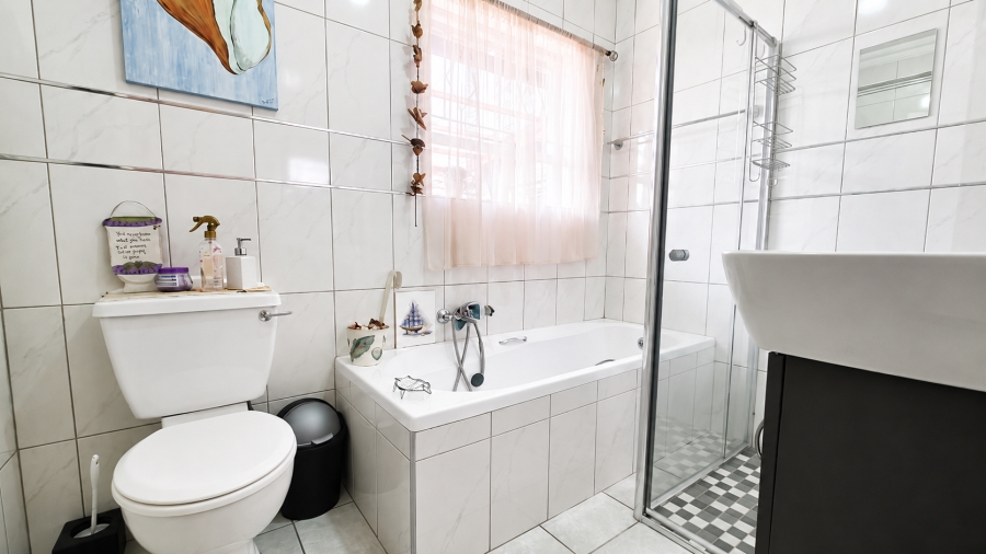4 Bedroom Property for Sale in Glenvista Gauteng