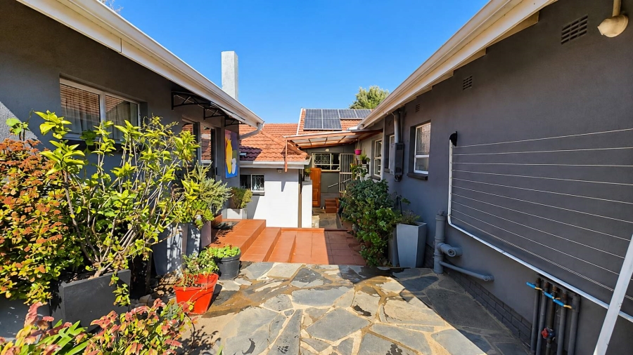 4 Bedroom Property for Sale in Glenvista Gauteng
