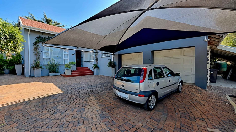4 Bedroom Property for Sale in Glenvista Gauteng