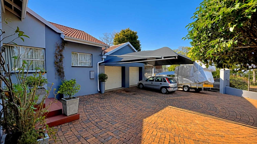 4 Bedroom Property for Sale in Glenvista Gauteng