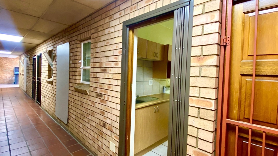 1 Bedroom Property for Sale in Hillcrest Gauteng
