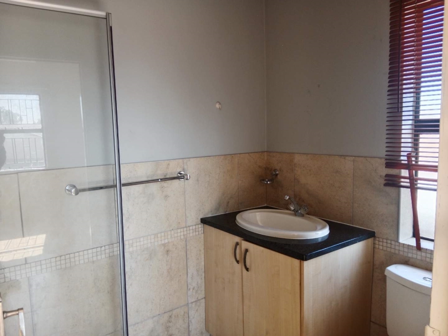 To Let 3 Bedroom Property for Rent in Corlett Gardens Gauteng