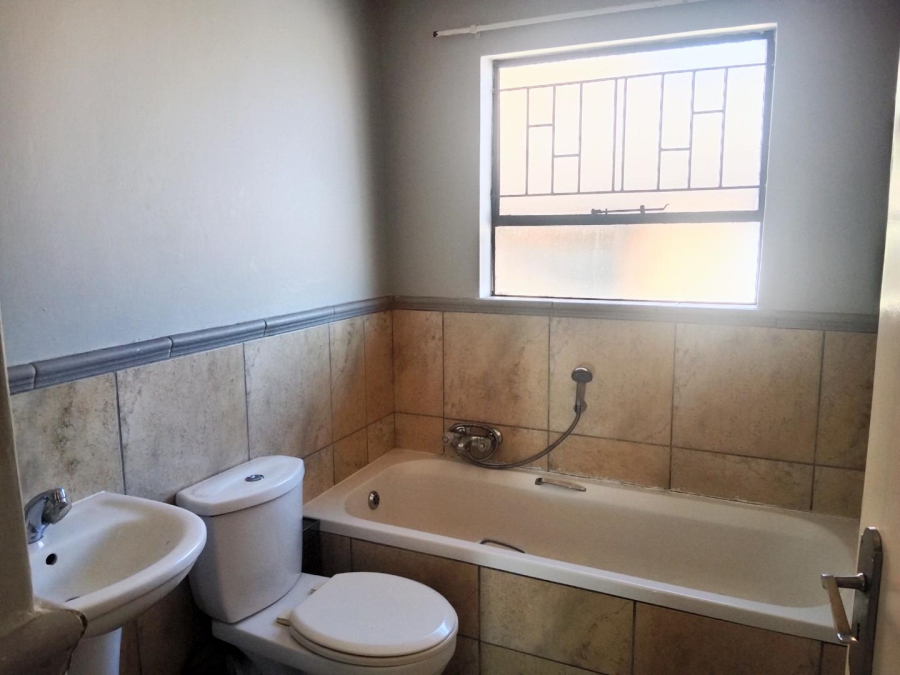 To Let 3 Bedroom Property for Rent in Corlett Gardens Gauteng