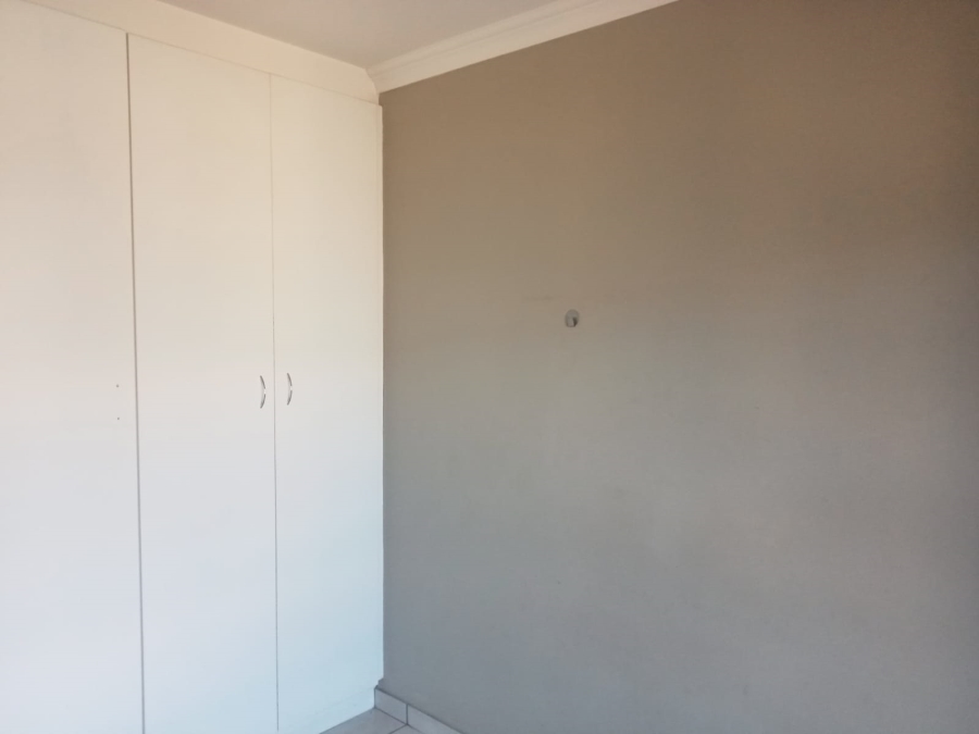 2 Bedroom Property for Sale in Albemarle Gauteng