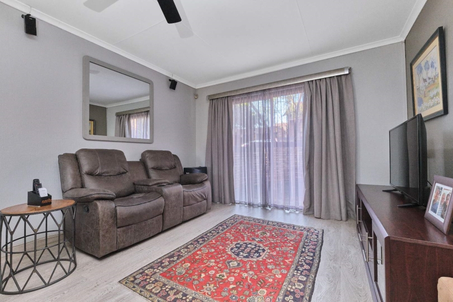 2 Bedroom Property for Sale in Wilgeheuwel Gauteng