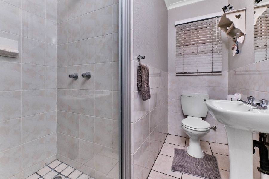 2 Bedroom Property for Sale in Wilgeheuwel Gauteng