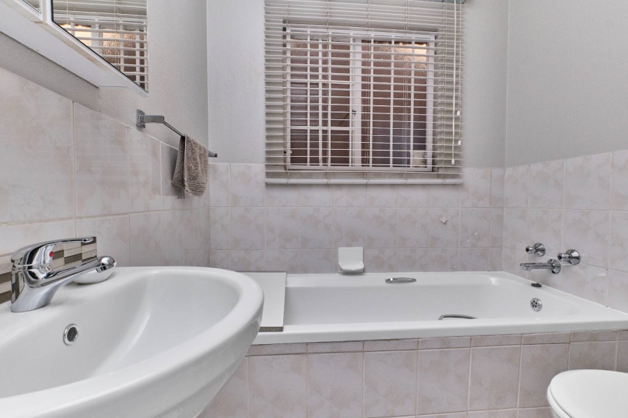 2 Bedroom Property for Sale in Wilgeheuwel Gauteng