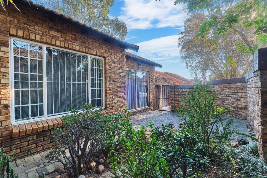 2 Bedroom Property for Sale in Wilgeheuwel Gauteng