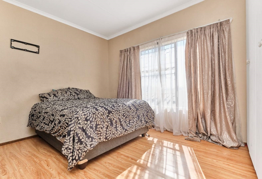 2 Bedroom Property for Sale in Little Falls Gauteng