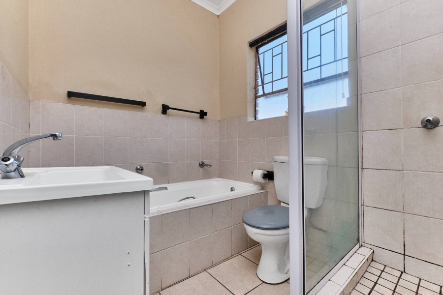 2 Bedroom Property for Sale in Little Falls Gauteng