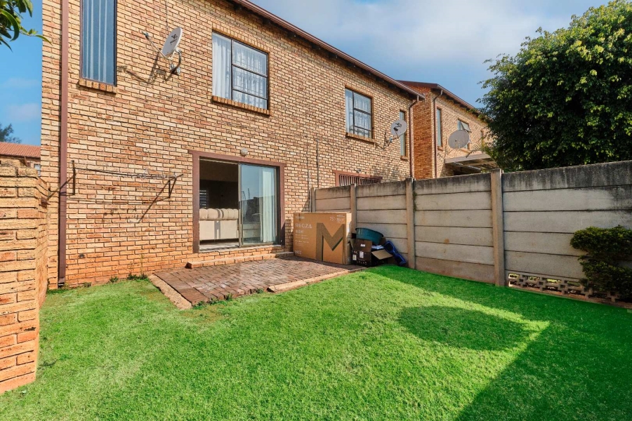 2 Bedroom Property for Sale in Little Falls Gauteng