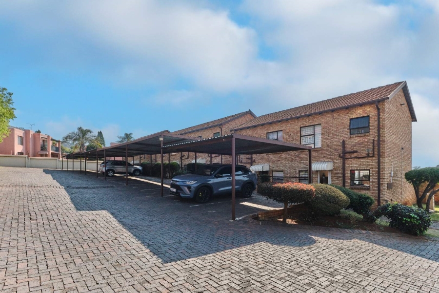 2 Bedroom Property for Sale in Little Falls Gauteng
