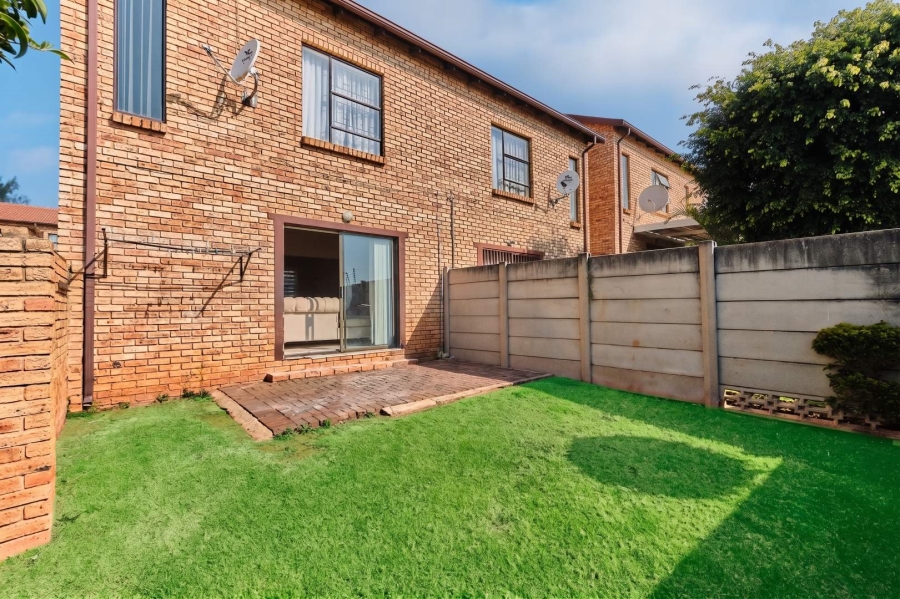 2 Bedroom Property for Sale in Little Falls Gauteng