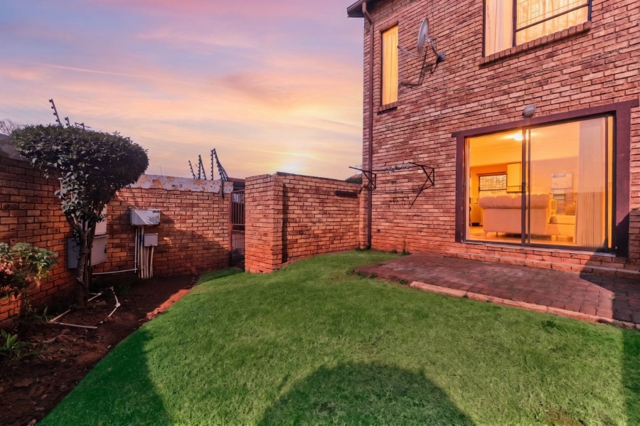 2 Bedroom Property for Sale in Little Falls Gauteng