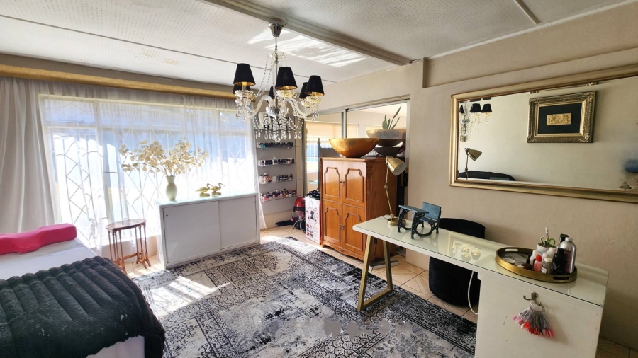 8 Bedroom Property for Sale in Victory Park Gauteng