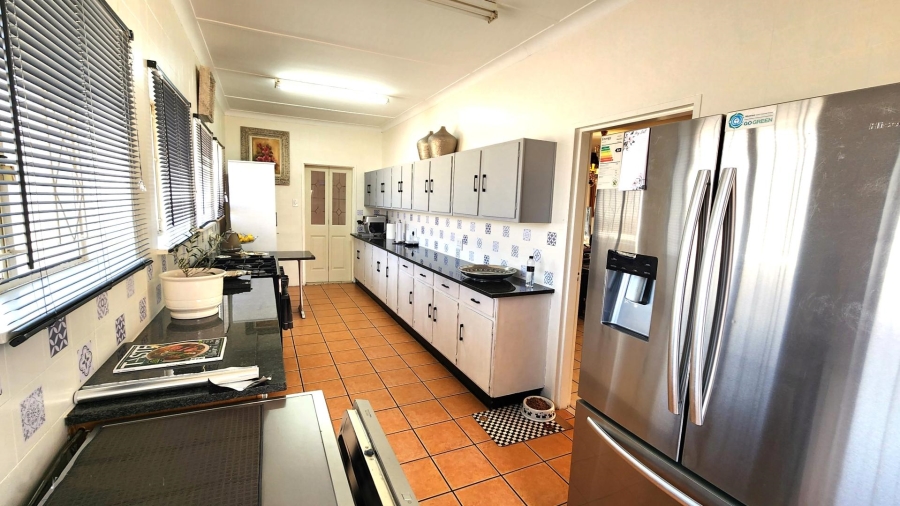 8 Bedroom Property for Sale in Victory Park Gauteng