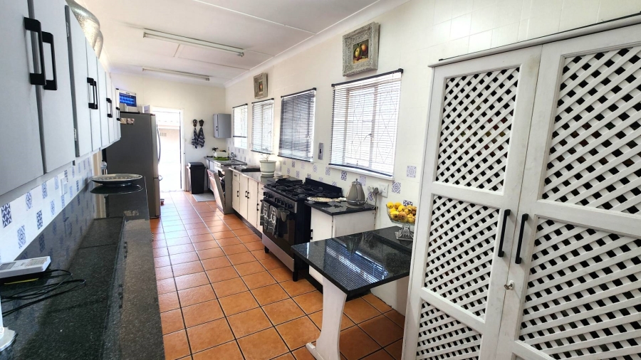 8 Bedroom Property for Sale in Victory Park Gauteng