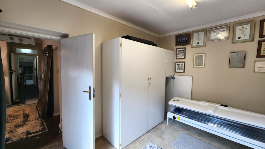 8 Bedroom Property for Sale in Victory Park Gauteng