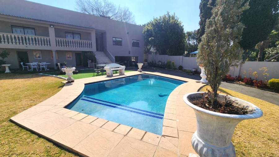 8 Bedroom Property for Sale in Victory Park Gauteng
