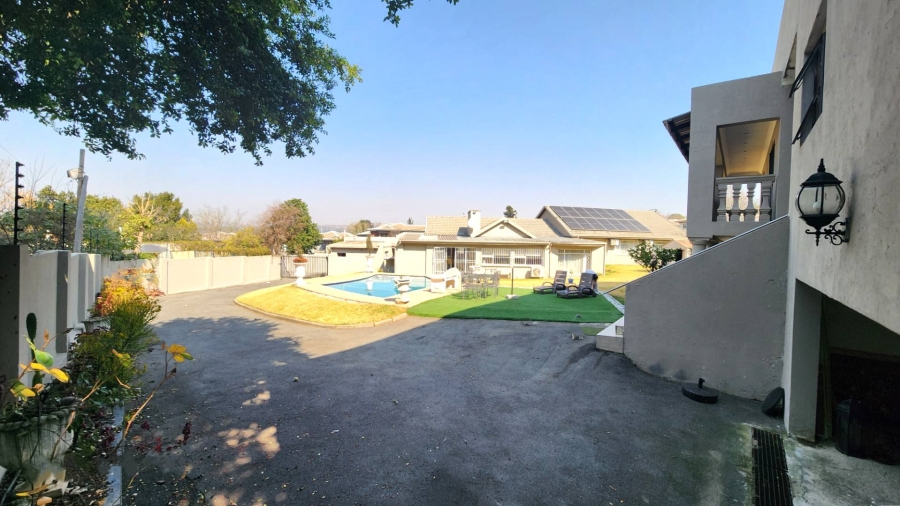 8 Bedroom Property for Sale in Victory Park Gauteng