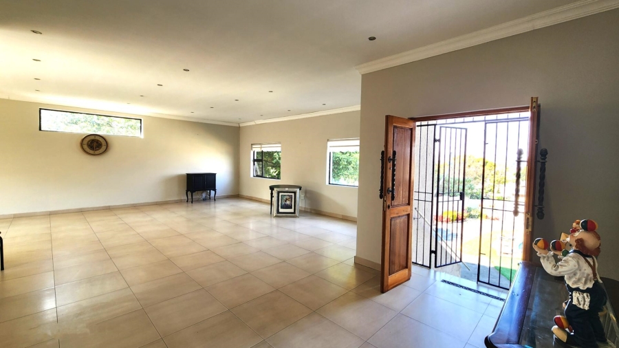8 Bedroom Property for Sale in Victory Park Gauteng