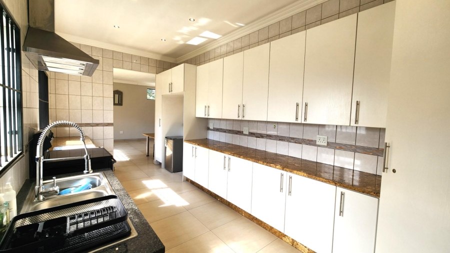 8 Bedroom Property for Sale in Victory Park Gauteng