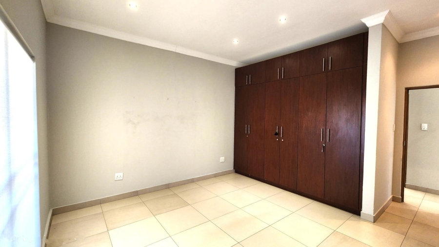 8 Bedroom Property for Sale in Victory Park Gauteng