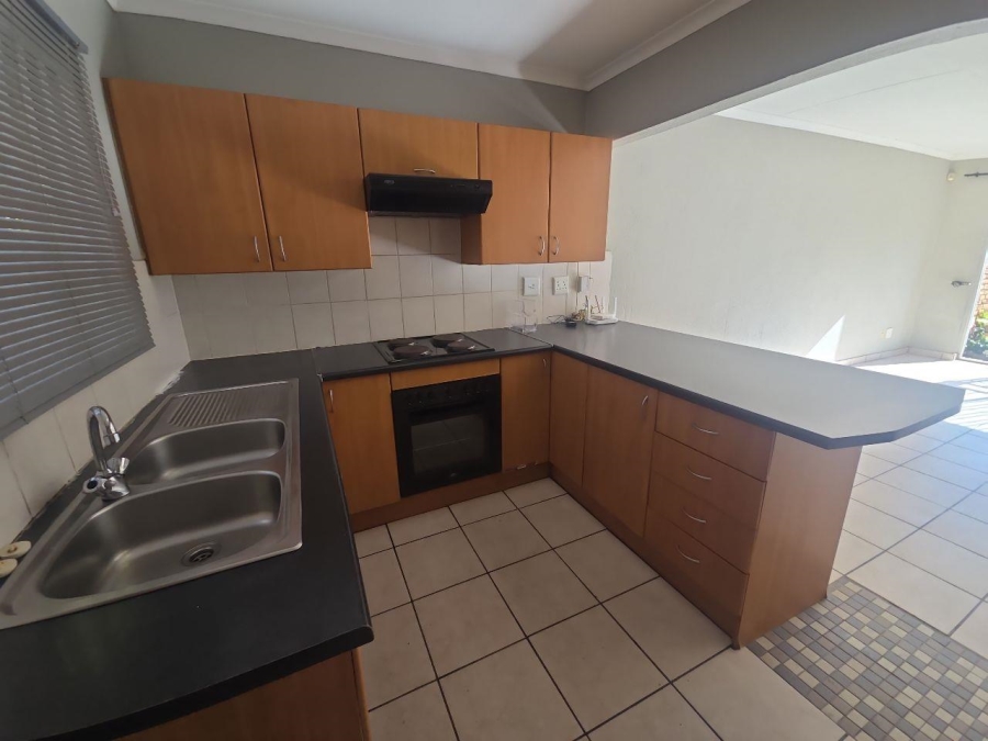 To Let 2 Bedroom Property for Rent in Wilgeheuwel Gauteng