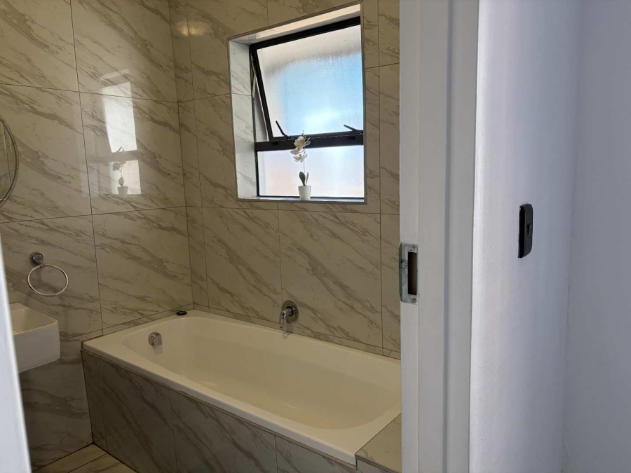 To Let 1 Bedroom Property for Rent in Sandown Gauteng