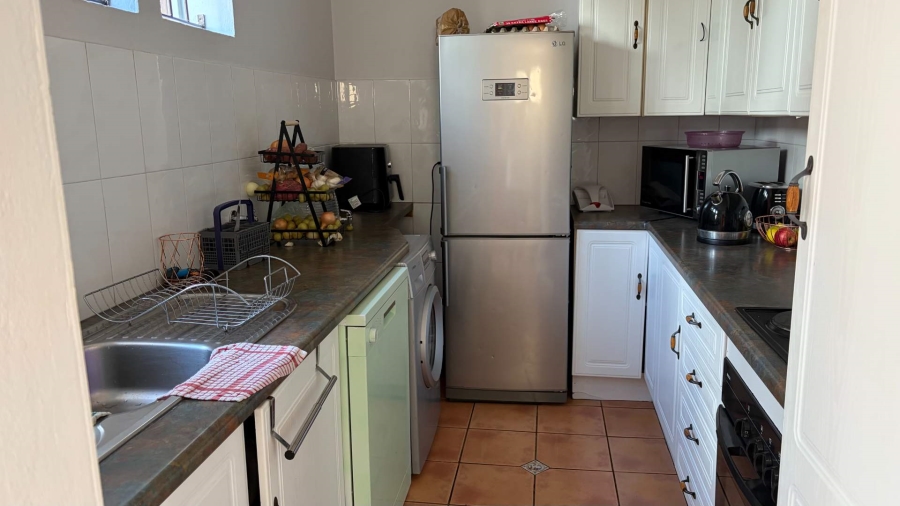 To Let 2 Bedroom Property for Rent in Parkmore Gauteng