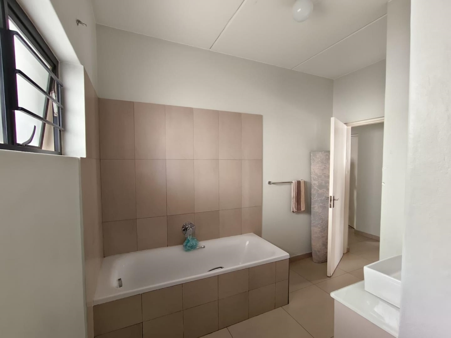 To Let 3 Bedroom Property for Rent in North Riding Gauteng