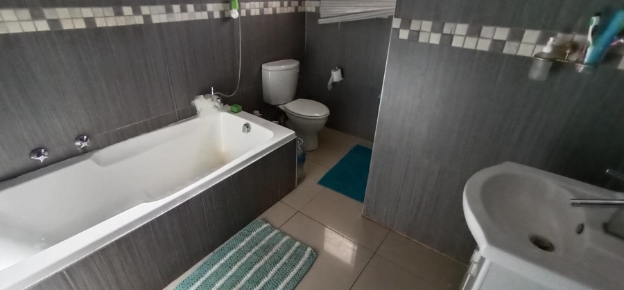 To Let 2 Bedroom Property for Rent in Meyerspark Gauteng