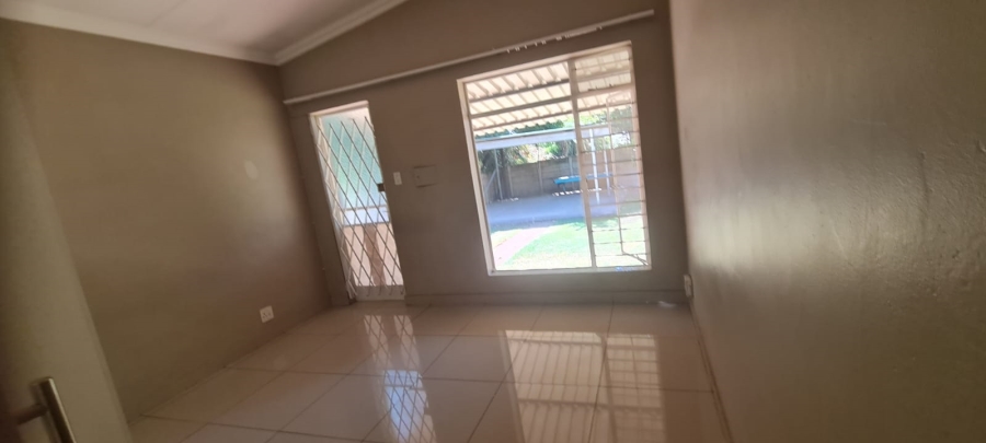 To Let 2 Bedroom Property for Rent in Meyerspark Gauteng