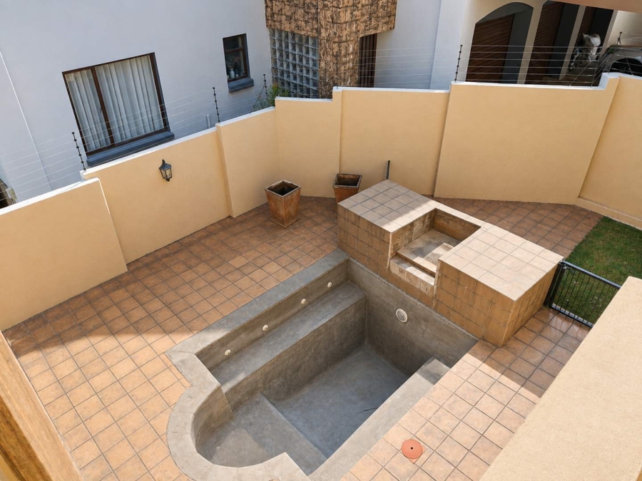 3 Bedroom Property for Sale in Faerie Glen Gauteng