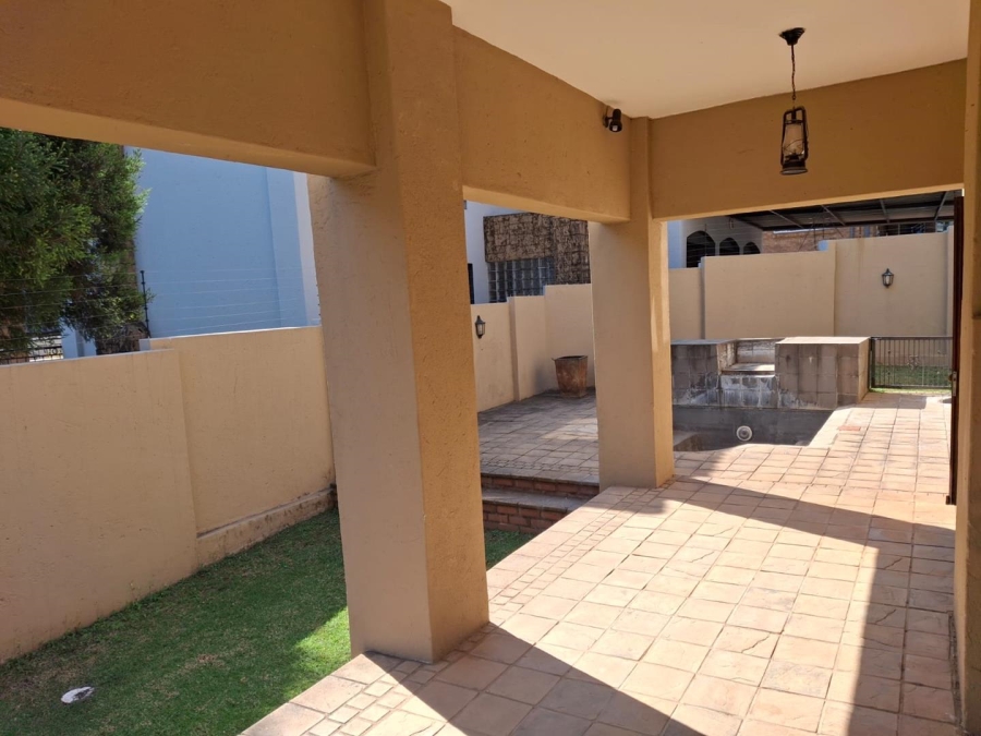 3 Bedroom Property for Sale in Faerie Glen Gauteng