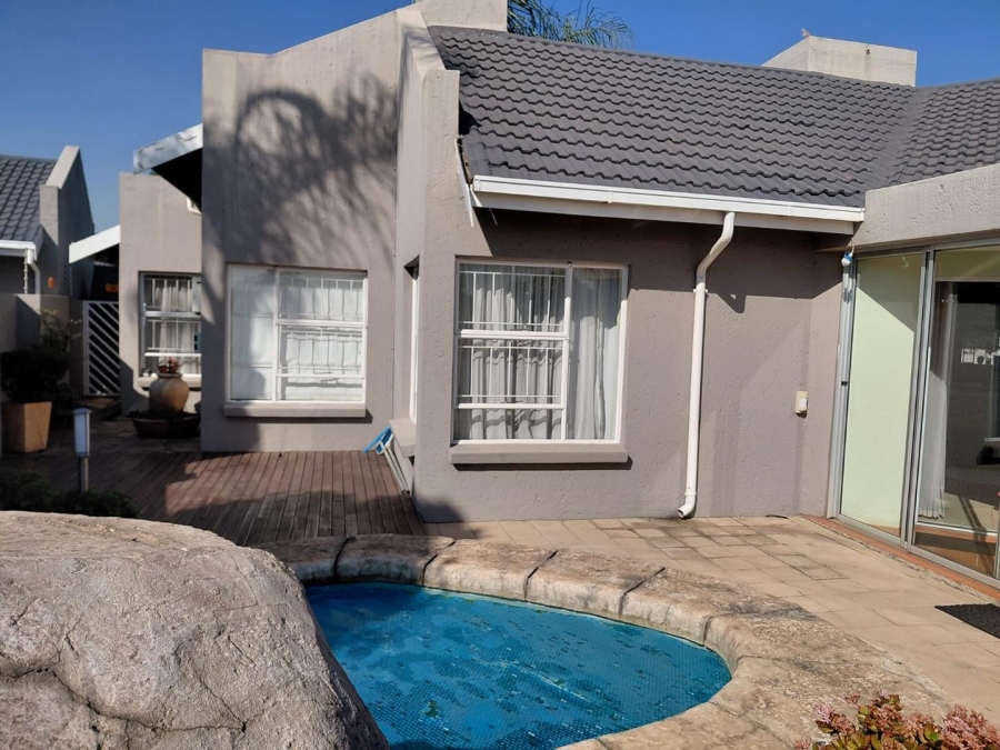 3 Bedroom Property for Sale in Beyerspark Gauteng