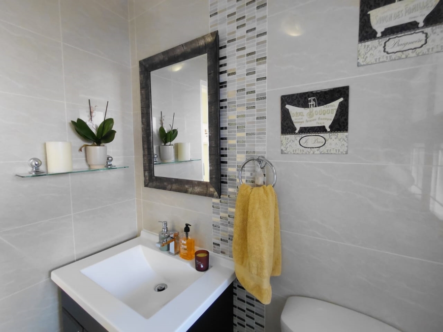 3 Bedroom Property for Sale in Beyerspark Gauteng