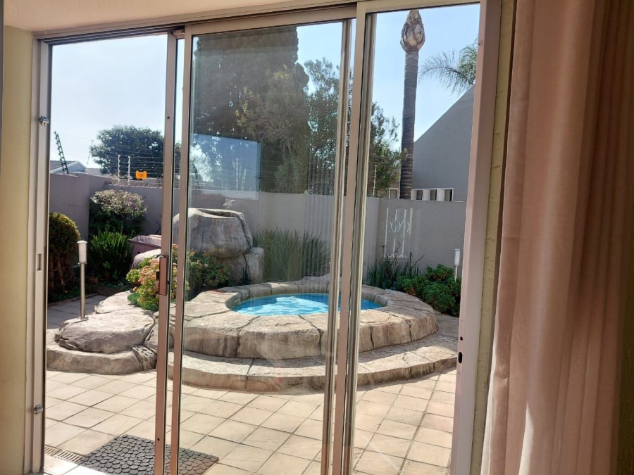 3 Bedroom Property for Sale in Beyerspark Gauteng