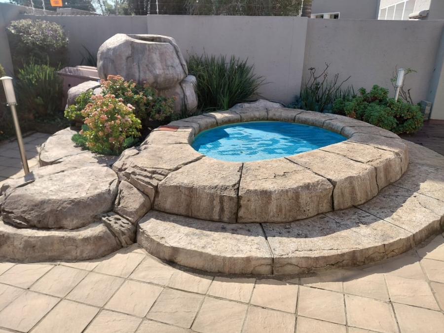 3 Bedroom Property for Sale in Beyerspark Gauteng