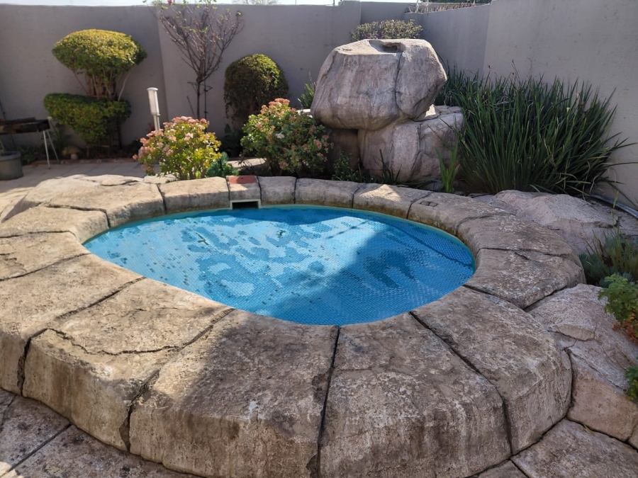3 Bedroom Property for Sale in Beyerspark Gauteng