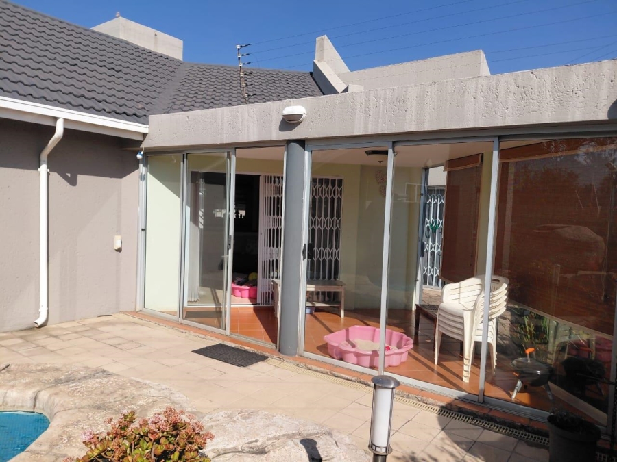 3 Bedroom Property for Sale in Beyerspark Gauteng