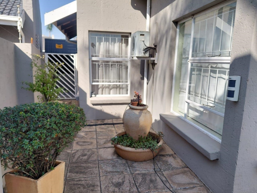 3 Bedroom Property for Sale in Beyerspark Gauteng