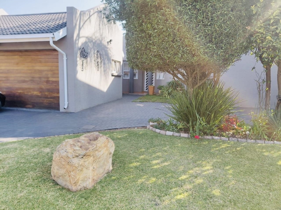 3 Bedroom Property for Sale in Beyerspark Gauteng