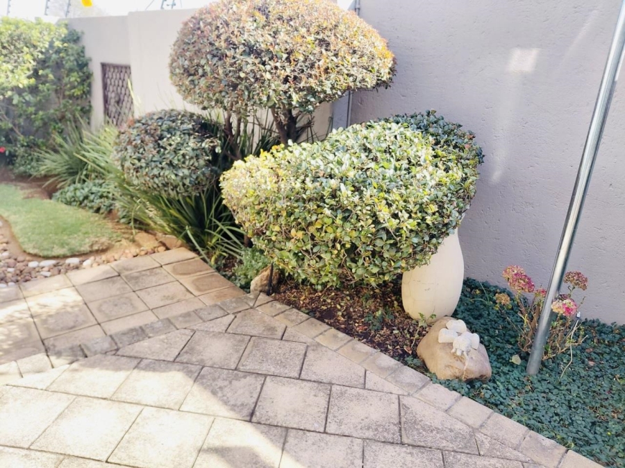 3 Bedroom Property for Sale in Beyerspark Gauteng